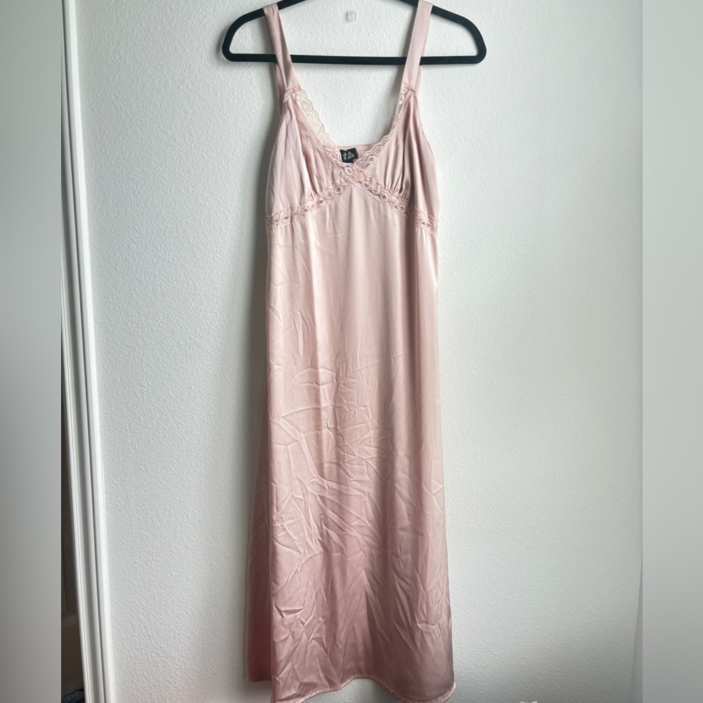 Beverly & Beck Satin Lace Trim V-Neck Midi Dress